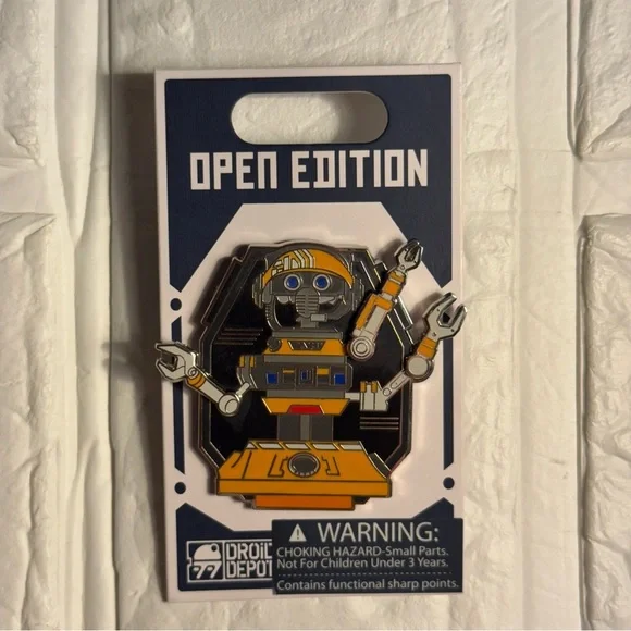 New Disney Pin Star Wars Galaxy's Edge Droid Depot RX -24 - Picture 2 of 9